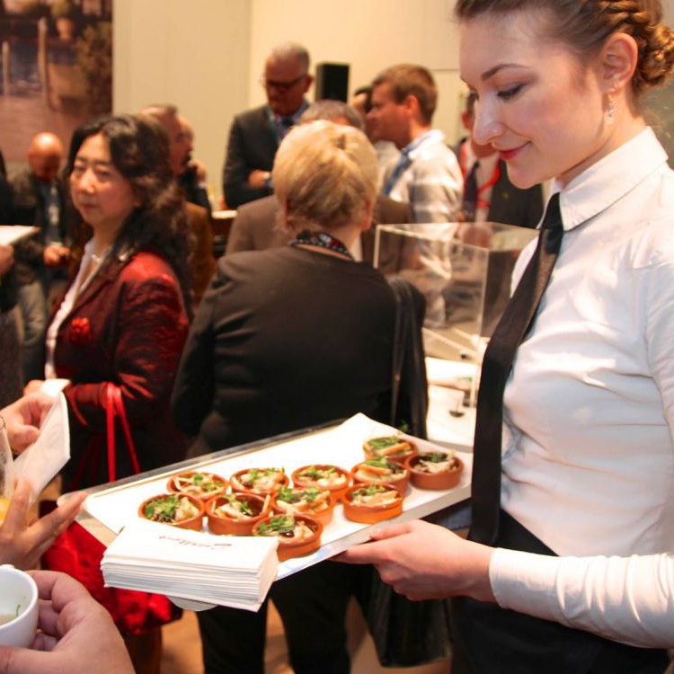 Flying Fingerfood zur Messestand-Party